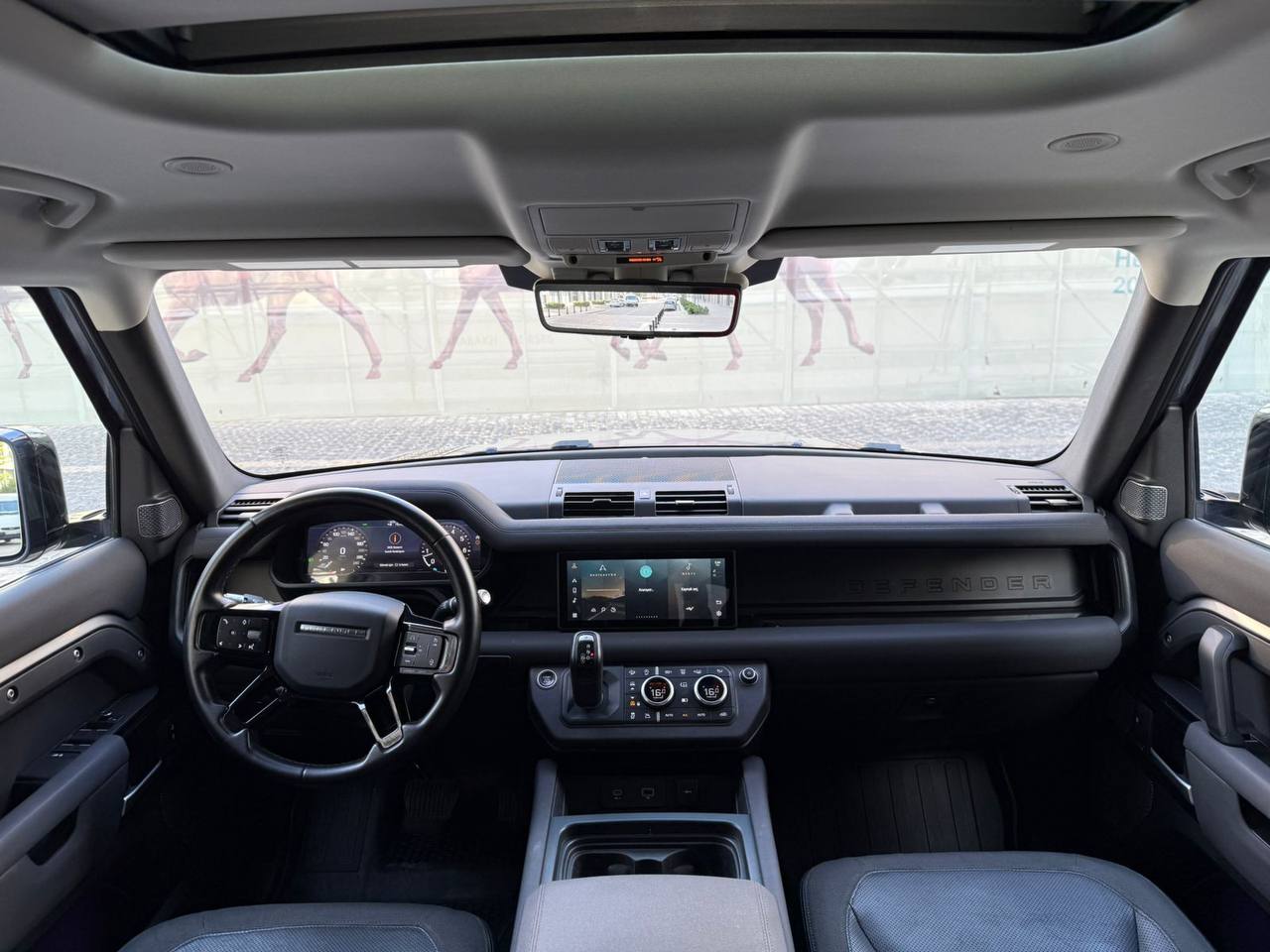 Land Rover Defender 2023