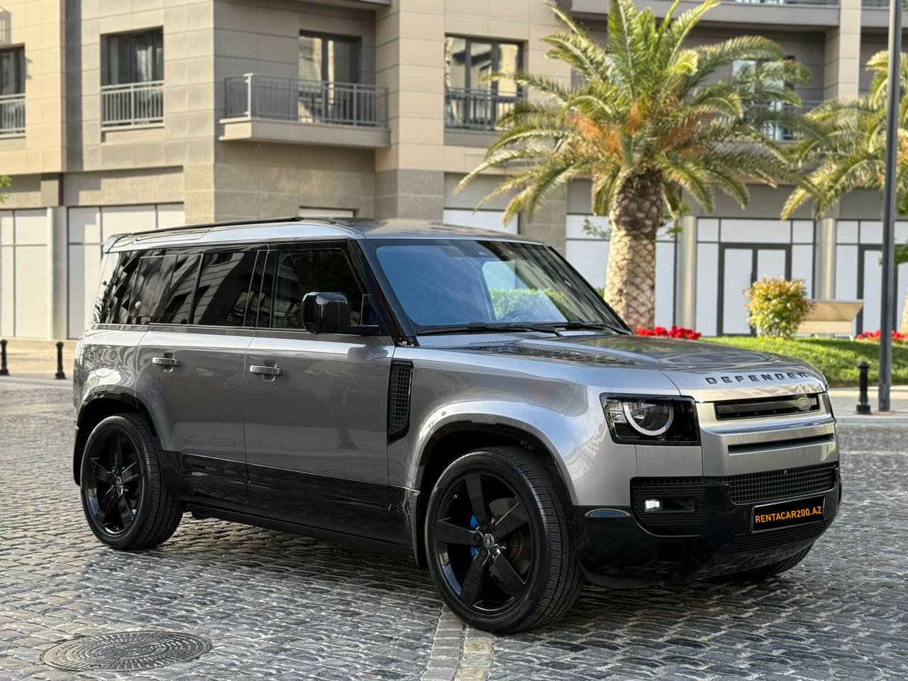 Land Rover Defender 2023