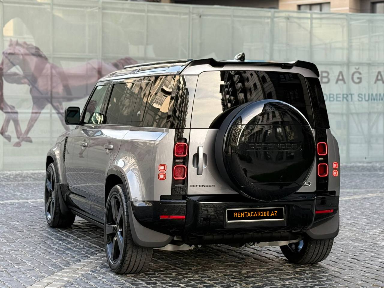 Land Rover Defender 2023